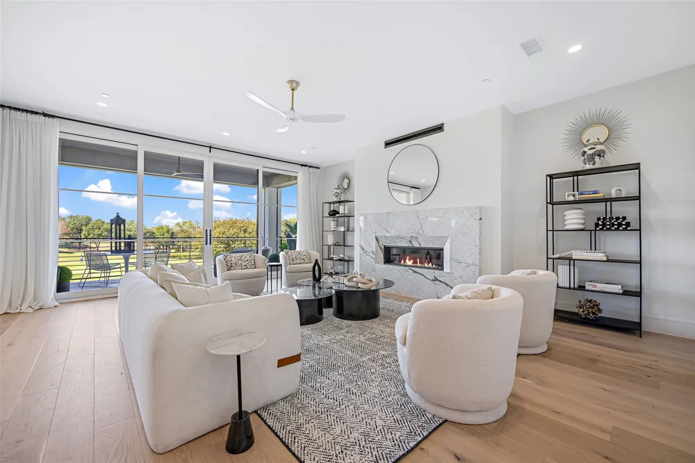 340 O Connor Ridge Boulevard #12 Irving, TX 75038