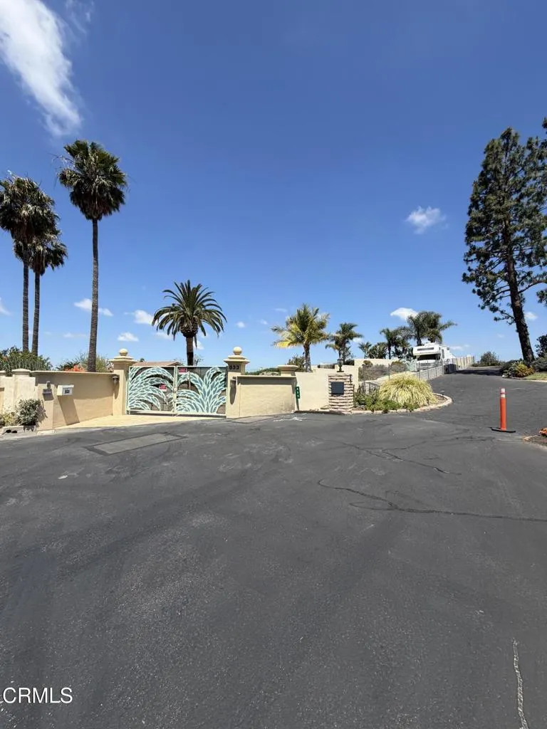 833 W Highland Drive Camarillo, CA 93010