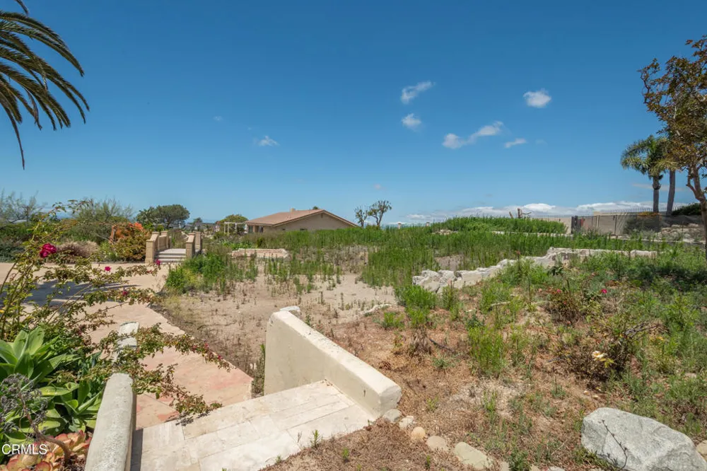833 W Highland Drive Camarillo, CA 93010