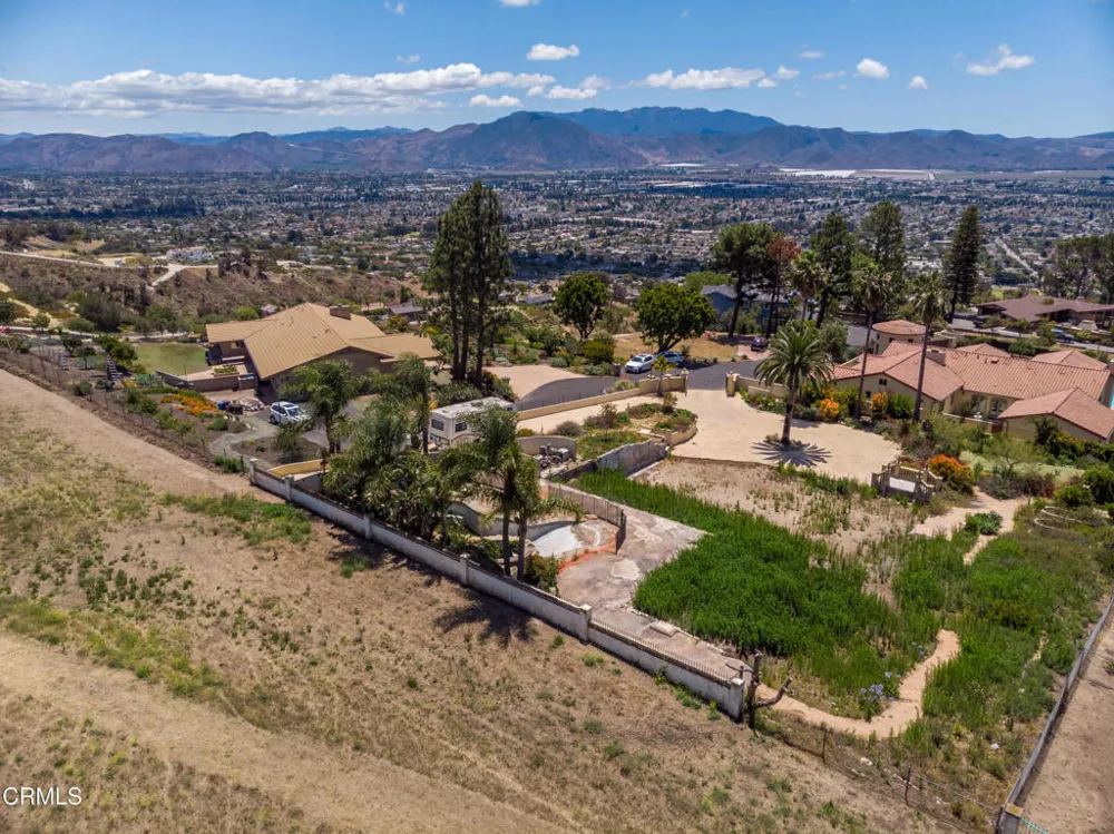 833 W Highland Drive Camarillo, CA 93010