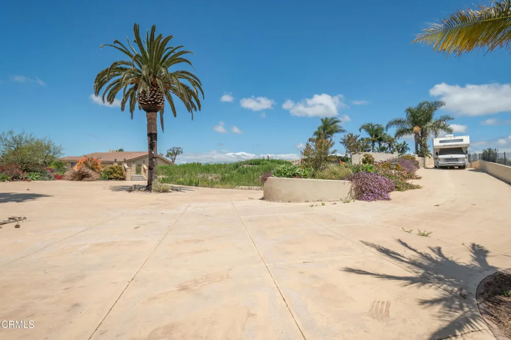 833 W Highland Drive Camarillo, CA 93010