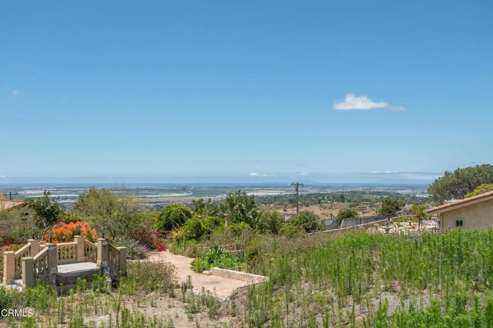 833 W Highland Drive Camarillo, CA 93010