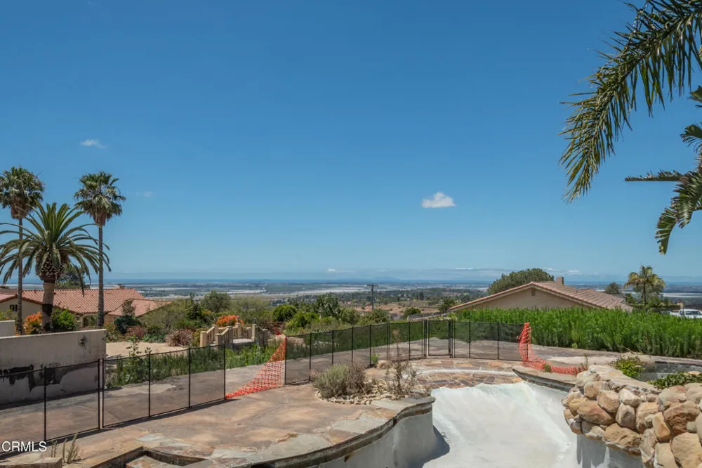 833 W Highland Drive Camarillo, CA 93010