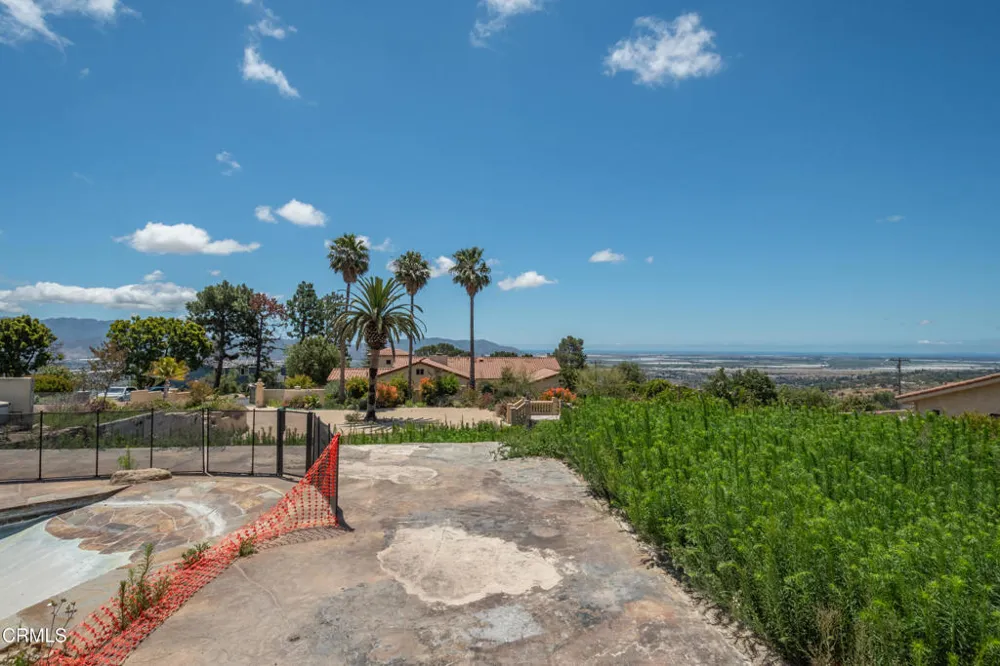 833 W Highland Drive Camarillo, CA 93010