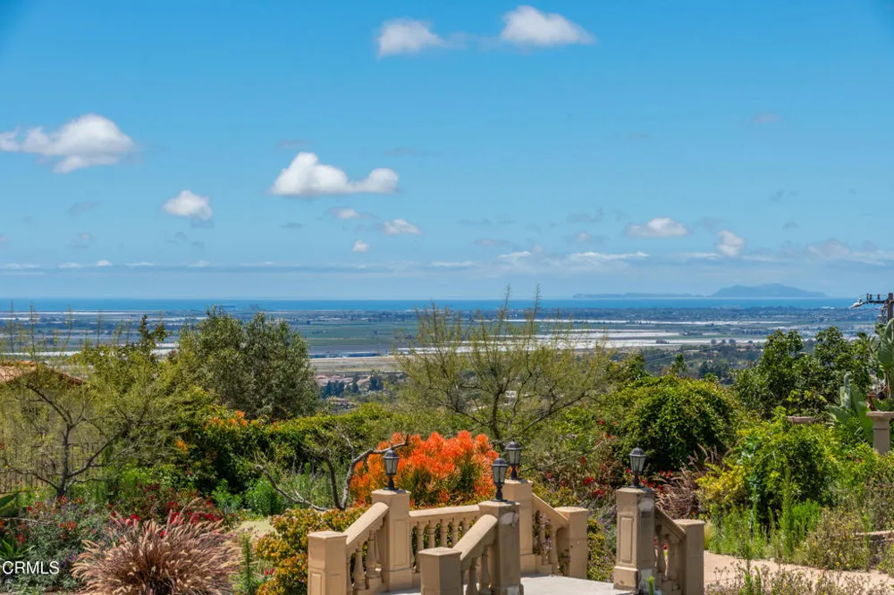 833 W Highland Drive Camarillo, CA 93010