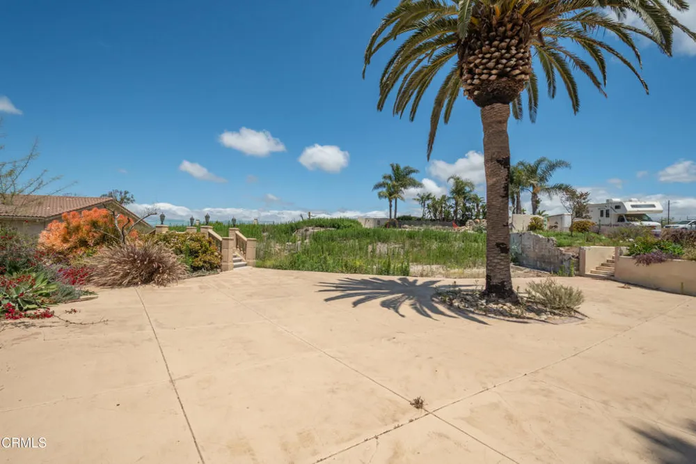 833 W Highland Drive Camarillo, CA 93010