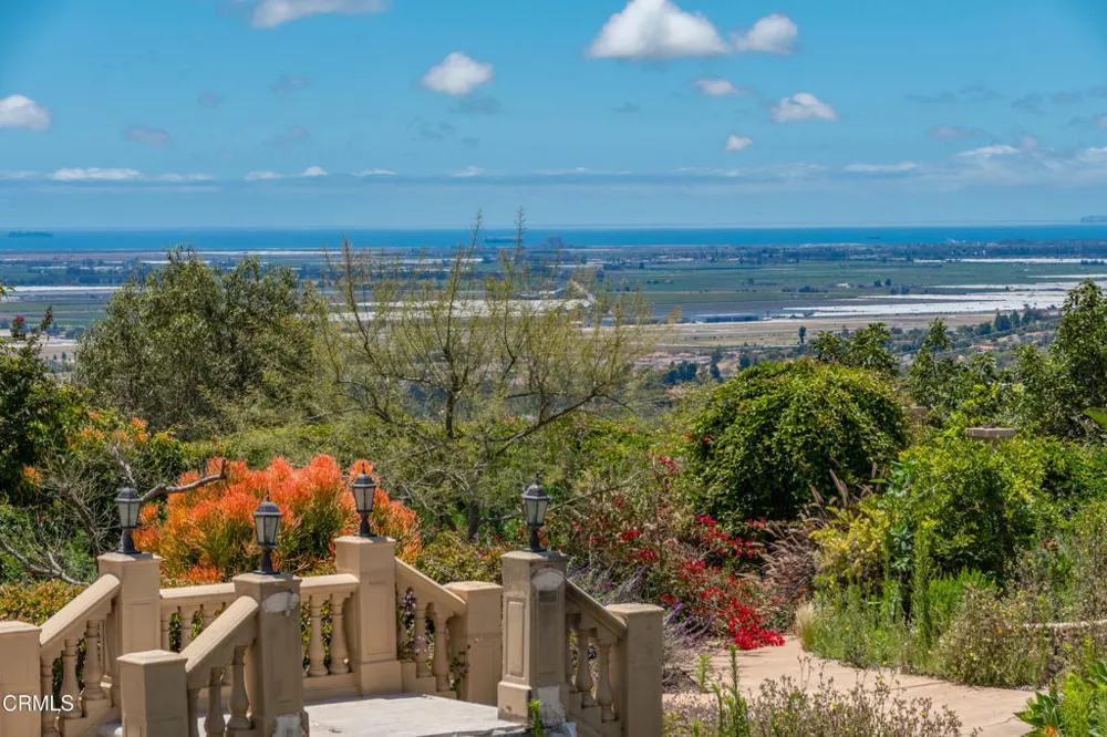 833 W Highland Drive Camarillo, CA 93010