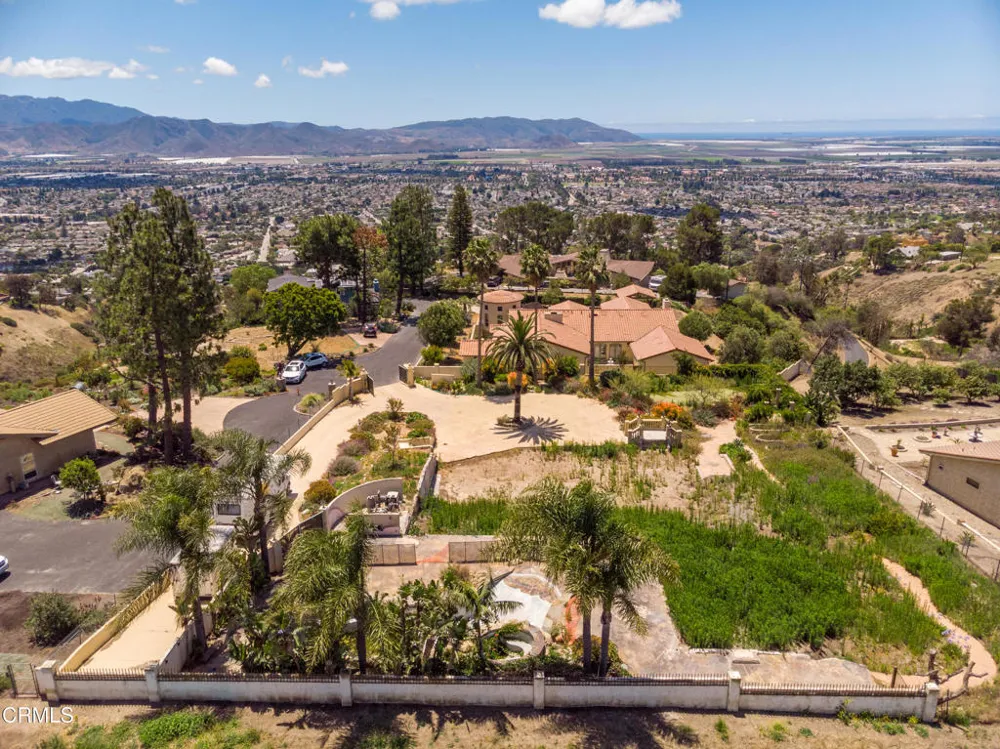 833 W Highland Drive Camarillo, CA 93010