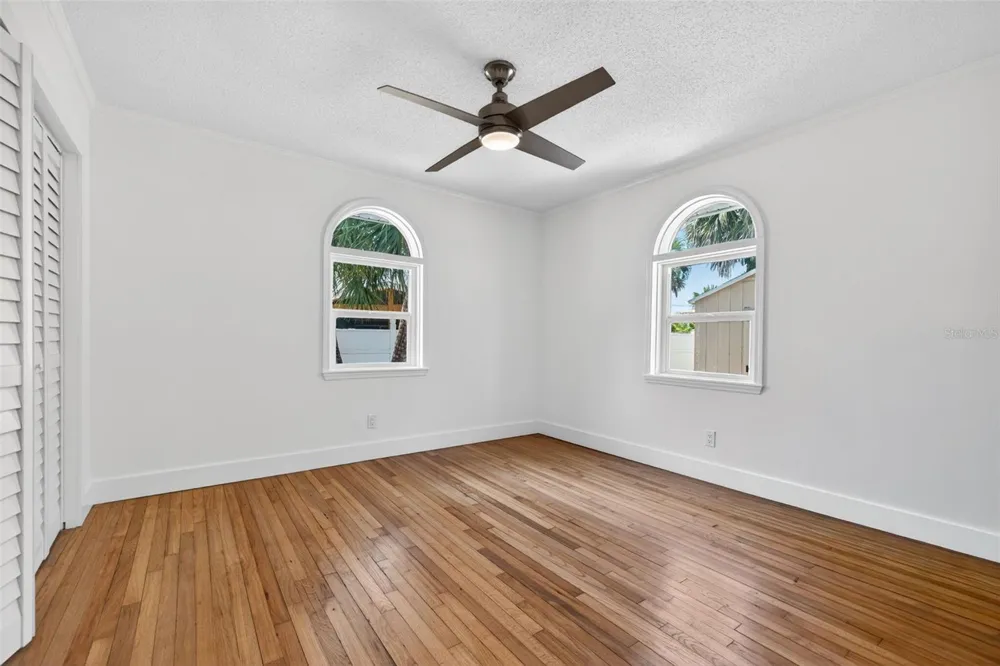 976 NARCISSUS AVENUE Clearwater Beach, FL 33767