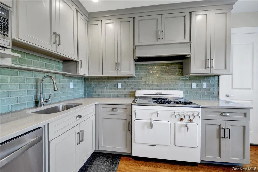 183 Elwood Avenue Hawthorne, NY 10532