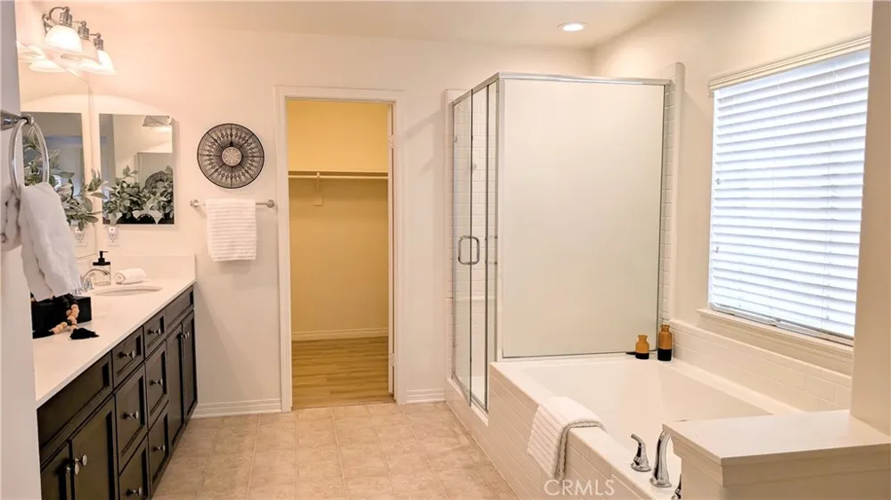 6341 Waterstone Fontana, CA 92336