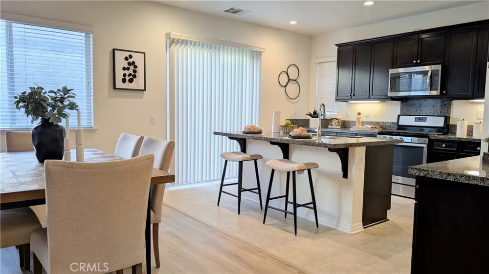 6341 Waterstone Fontana, CA 92336
