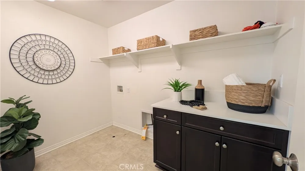 6341 Waterstone Fontana, CA 92336