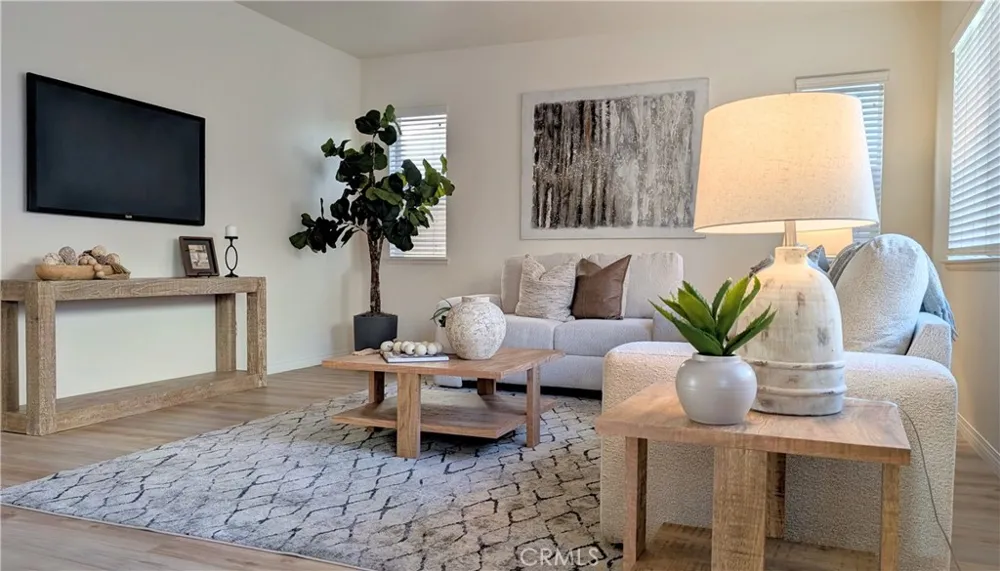 6341 Waterstone Fontana, CA 92336