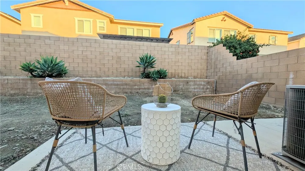 6341 Waterstone Fontana, CA 92336