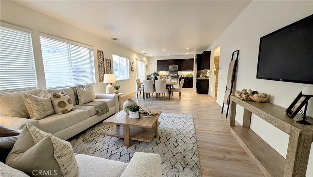 6341 Waterstone Fontana, CA 92336