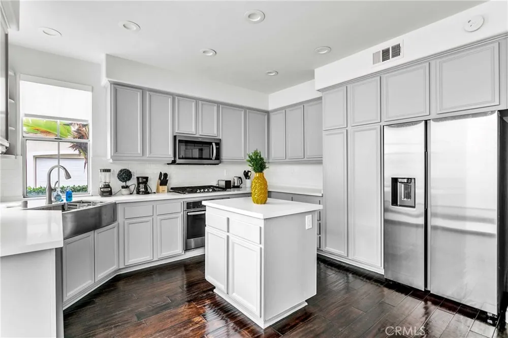 6 Del Carlo Irvine, CA 92606