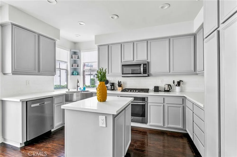 6 Del Carlo Irvine, CA 92606