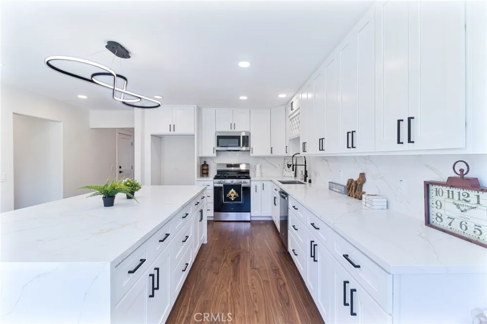 4122 Loma Irvine, CA 92604