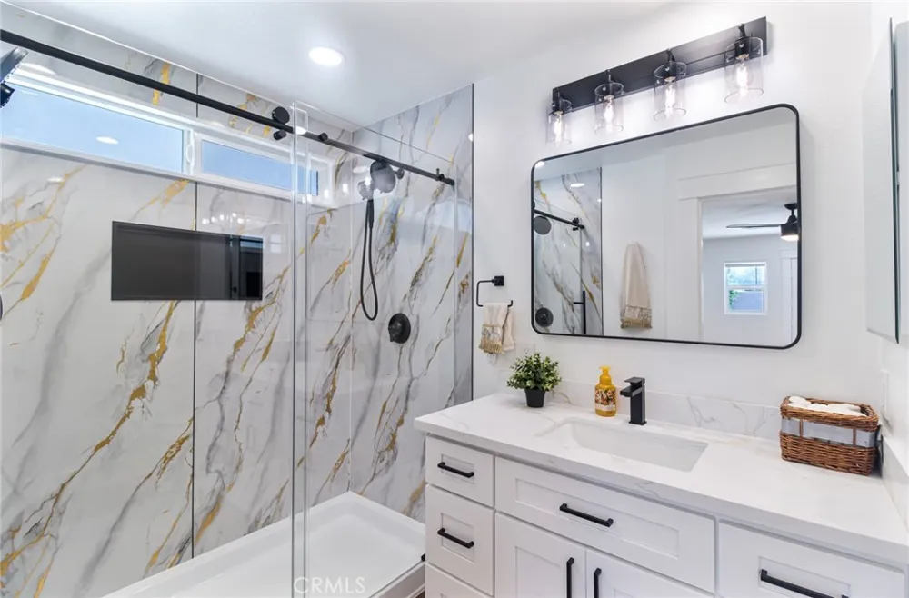 4122 Loma Irvine, CA 92604