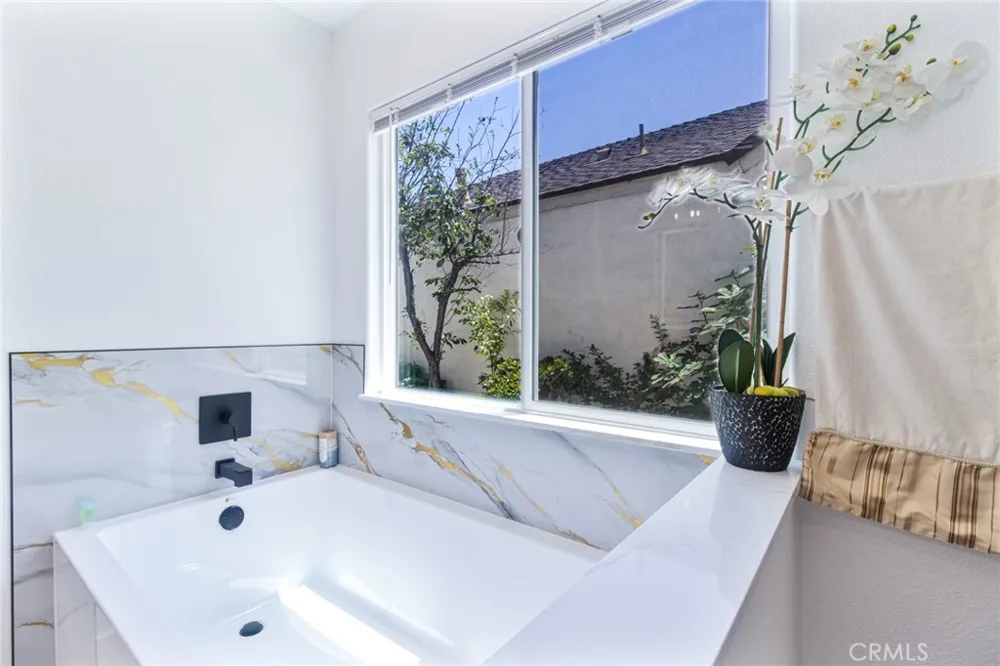 4122 Loma Irvine, CA 92604