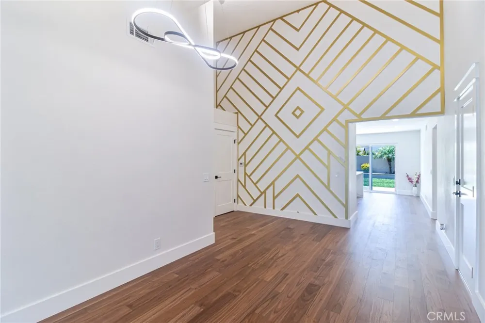 4122 Loma Irvine, CA 92604