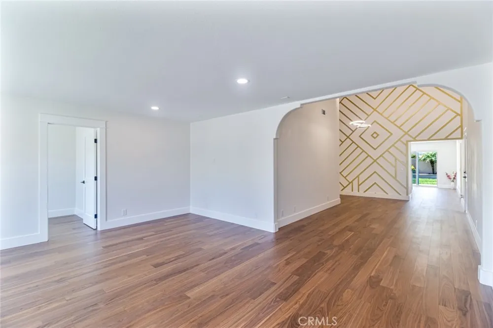 4122 Loma Irvine, CA 92604
