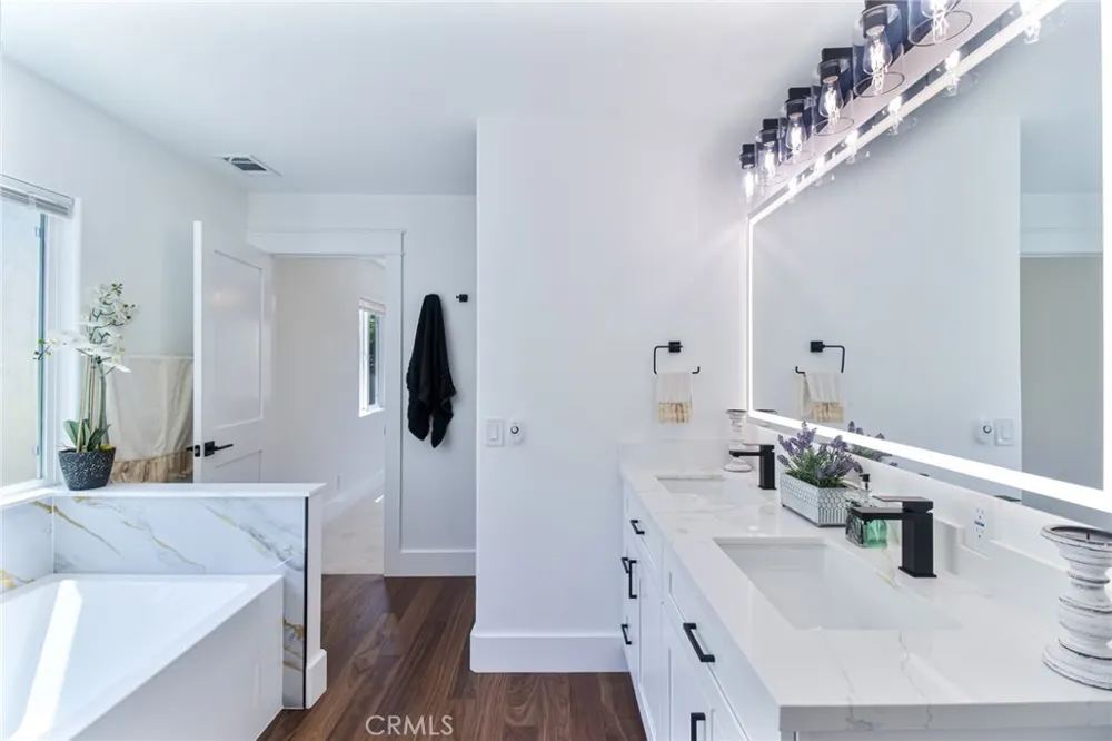 4122 Loma Irvine, CA 92604
