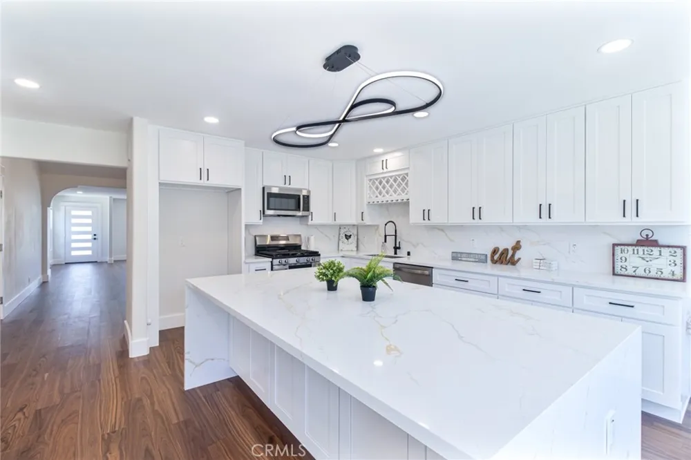 4122 Loma Irvine, CA 92604