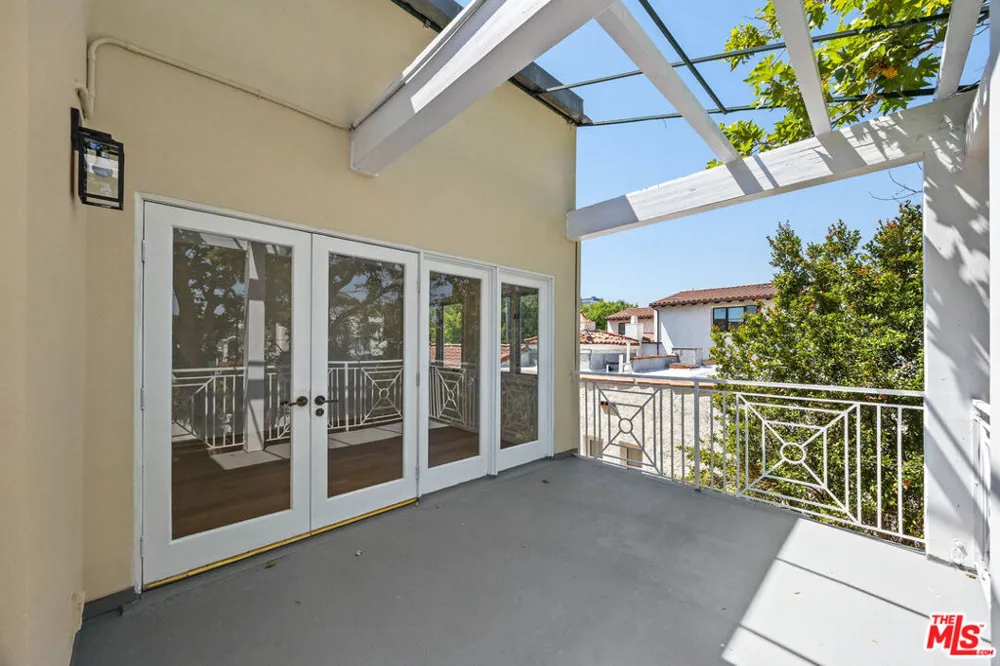 244 S Almont Drive Beverly Hills, CA 90211