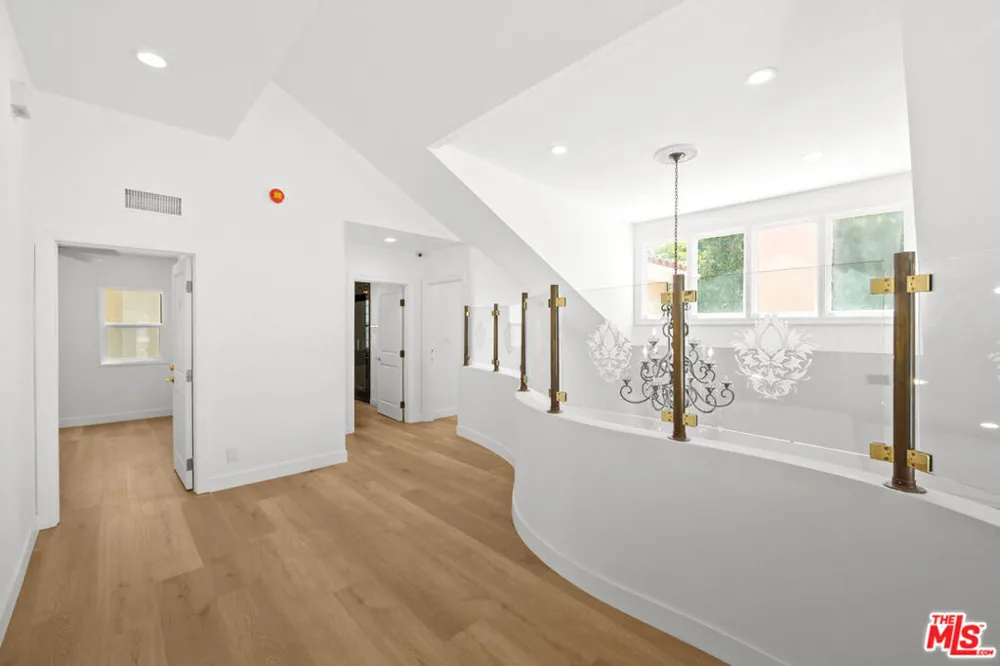 244 S Almont Drive Beverly Hills, CA 90211