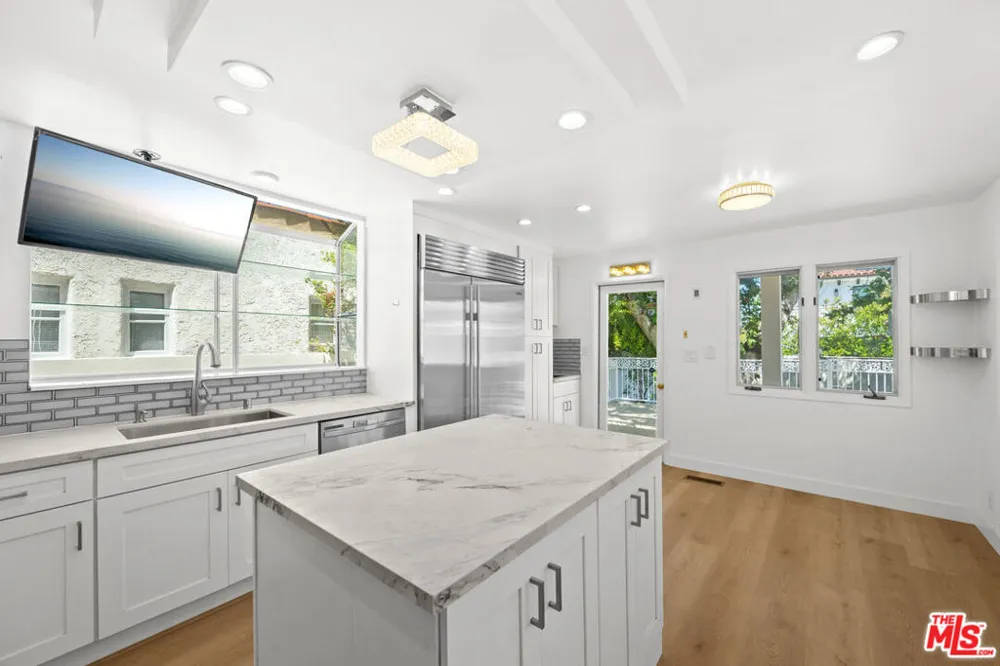 244 S Almont Drive Beverly Hills, CA 90211