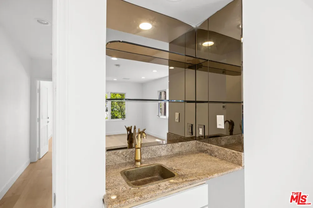 244 S Almont Drive Beverly Hills, CA 90211