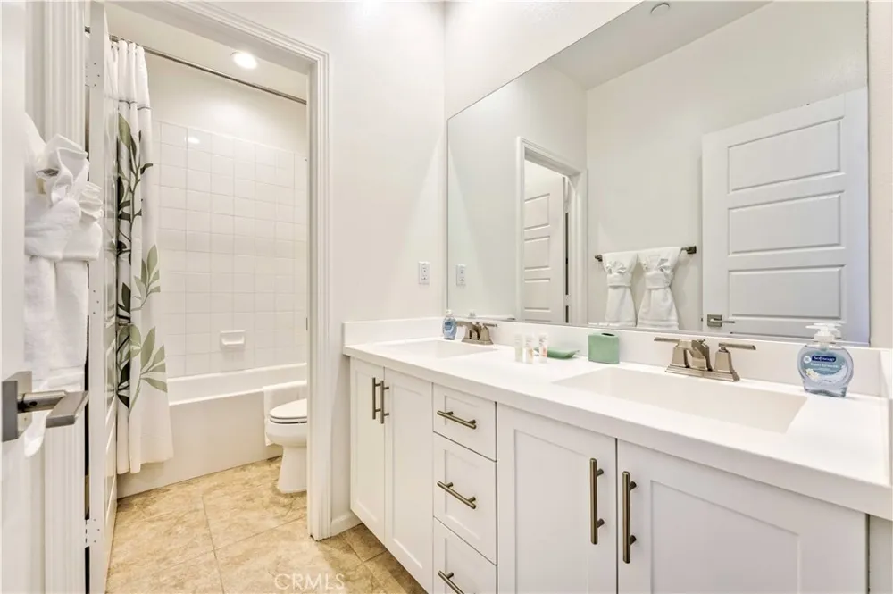 129 Lavender Lake Forest, CA 92630