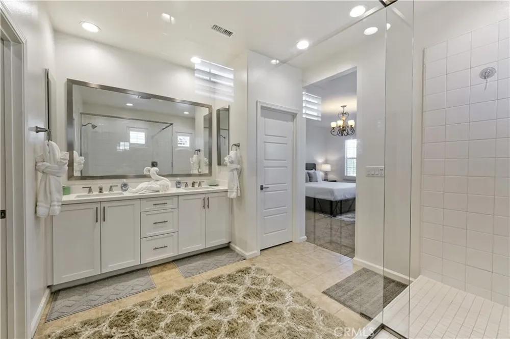 129 Lavender Lake Forest, CA 92630