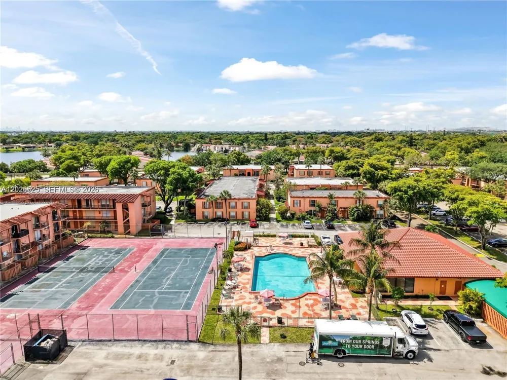 7200 Fairway Dr #H12 Miami Lakes, FL 33014