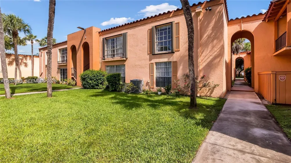 7200 Fairway Dr #H12 Miami Lakes, FL 33014
