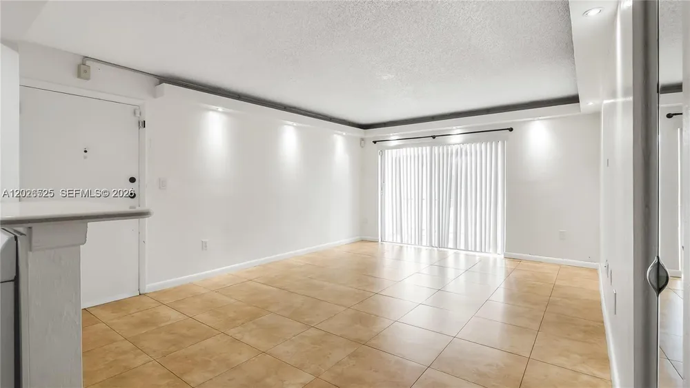 7200 Fairway Dr #H12 Miami Lakes, FL 33014