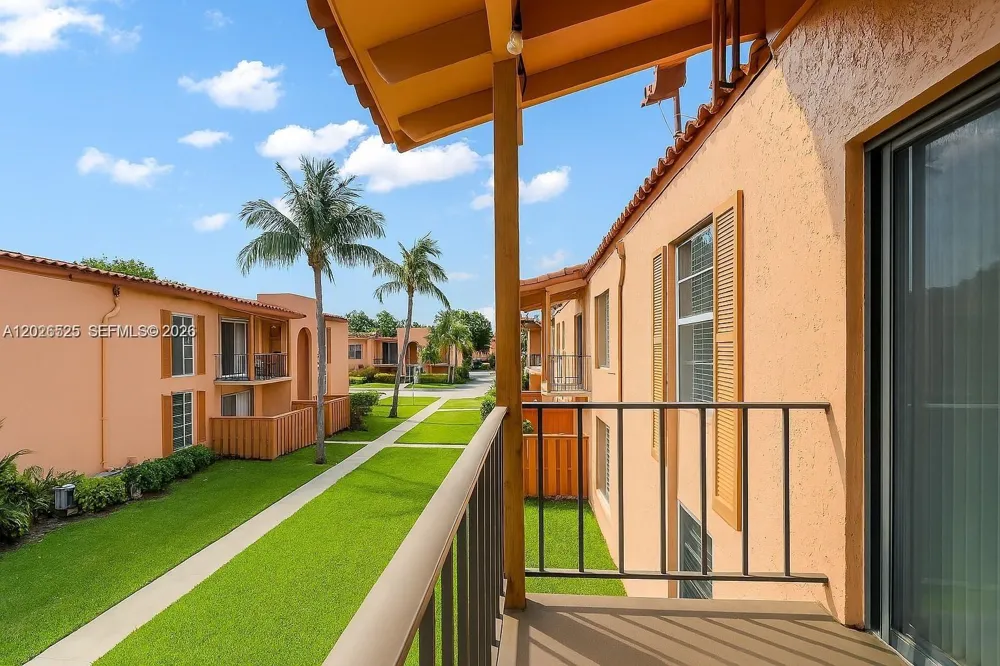 7200 Fairway Dr #H12 Miami Lakes, FL 33014
