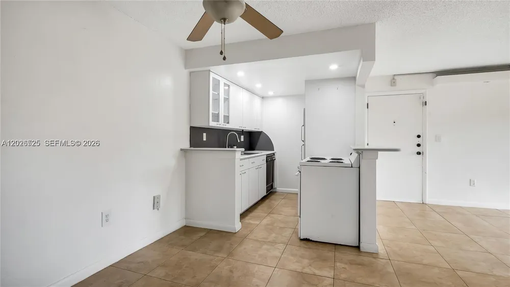 7200 Fairway Dr #H12 Miami Lakes, FL 33014