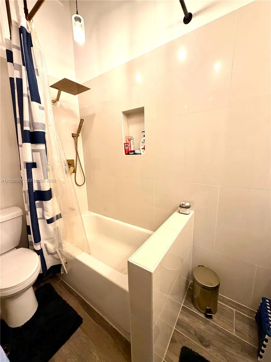 19440 NE 26th Ave #52B Miami, FL 33180