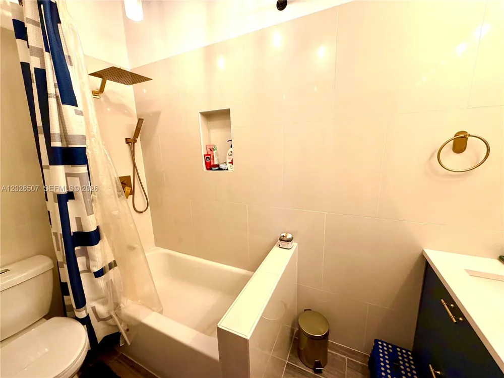 19440 NE 26th Ave #52B Miami, FL 33180