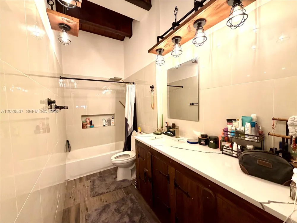 19440 NE 26th Ave #52B Miami, FL 33180