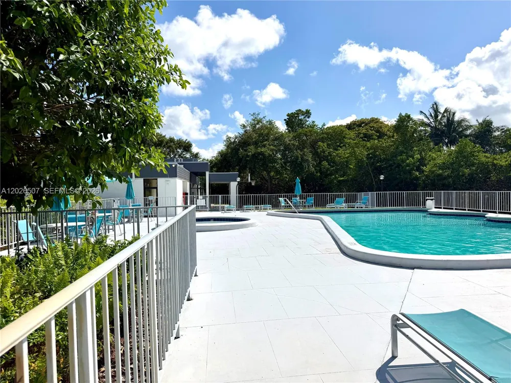 19440 NE 26th Ave #52B Miami, FL 33180