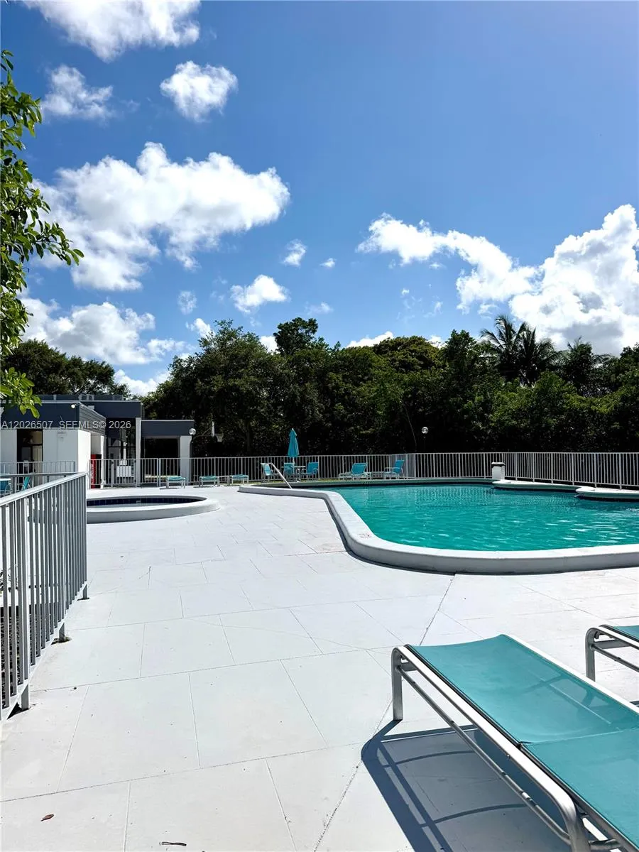19440 NE 26th Ave #52B Miami, FL 33180