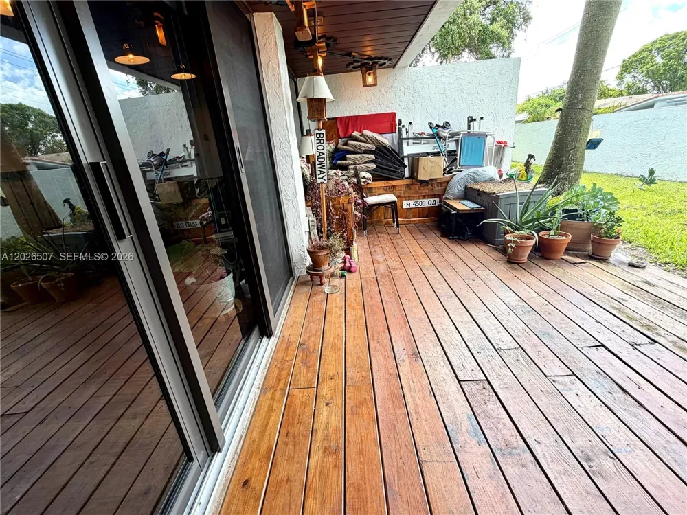 19440 NE 26th Ave #52B Miami, FL 33180