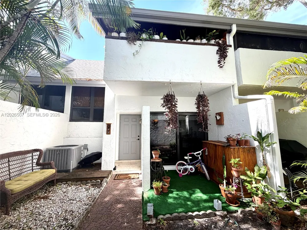 19440 NE 26th Ave #52B Miami, FL 33180
