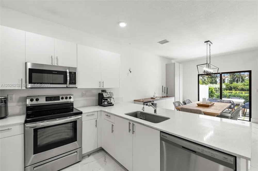 577 NW 204th St Miami Gardens, FL 33169