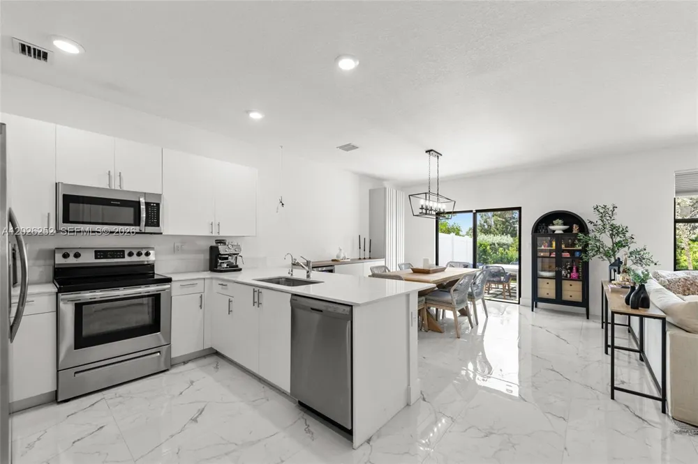 577 NW 204th St Miami Gardens, FL 33169
