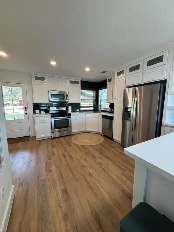 1216 Cliffview Drive Spicewood, TX 78669
